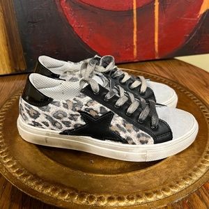 Italian leapord leather and sued sneaker